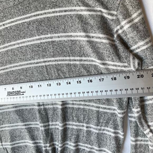 Caution to the Wind Women Long Sleeve Crewneck Blouse size S, Gray White Stripes - Picture 3 of 7